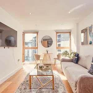 Dock Apt&free Secure Parking! Leeds (West Yorkshire)